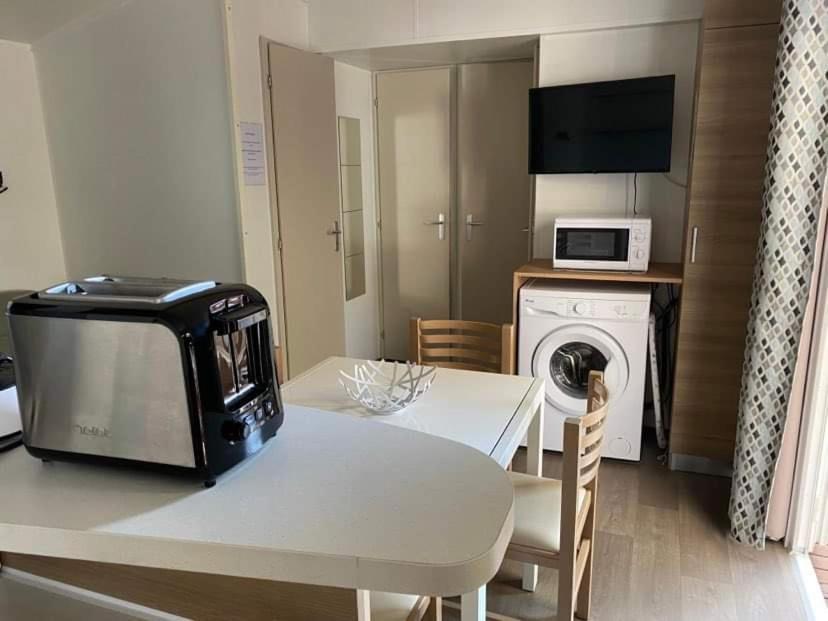 Mobilhome Vias Plage Dans Camping Eksteriør bilde